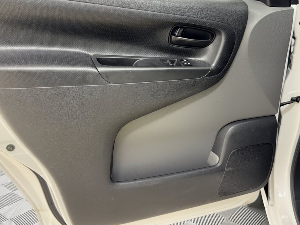 Used 2015 Nissan NV200 SV w/ Exterior Appearance Package FWD image 14