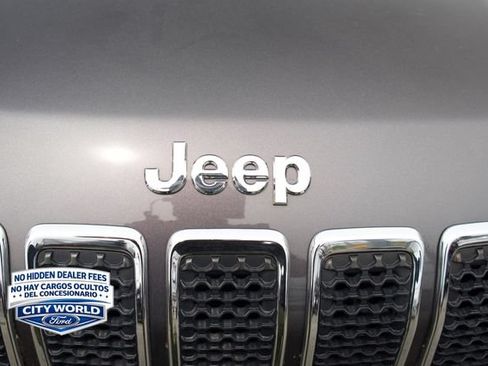 Used 2022 Jeep Cherokee Limited AWD/4WD image 6