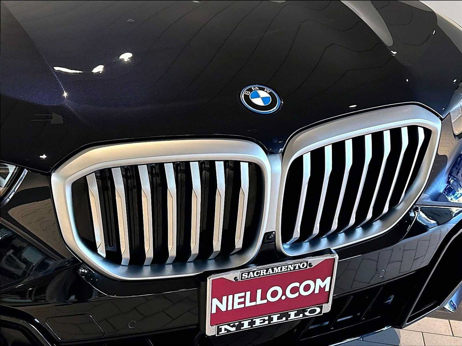 Used 2026 BMW X5 xDrive50e w/ M Sport Package AWD/4WD image 32