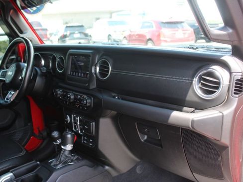 Used 2021 Jeep Wrangler Unlimited Sahara w/ LED Lighting Group AWD/4WD image 28