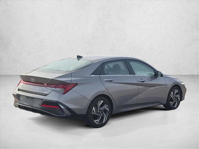 Used 2024 Hyundai Elantra Limited FWD image 5