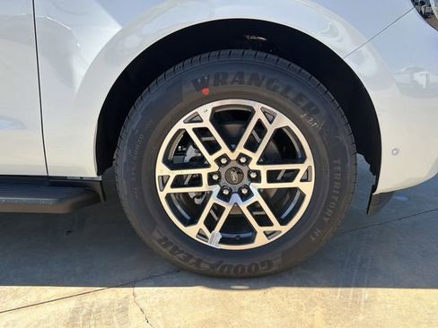 New 2025 Ford Expedition Active image 9