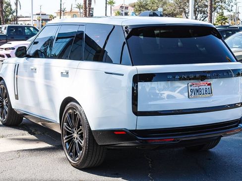 Used 2025 Land Rover Range Rover SE AWD/4WD image 6