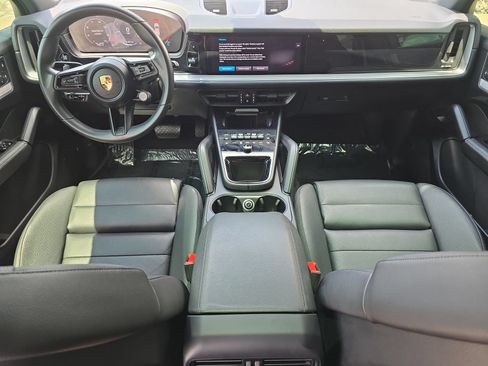 Certified 2025 Porsche Cayenne AWD/4WD image 13