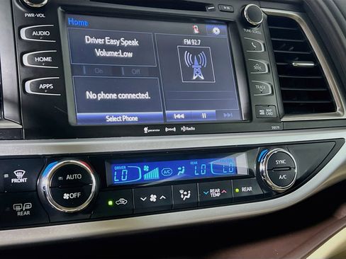 Used 2018 Toyota Highlander XLE AWD/4WD image 26