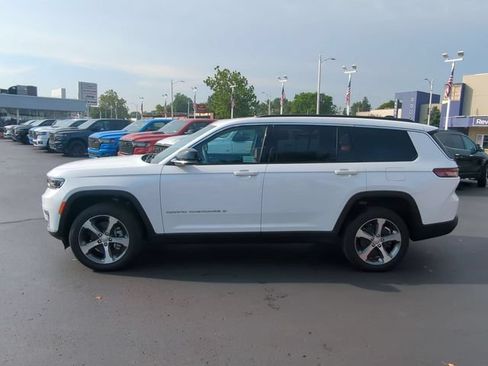 Used 2025 Jeep Grand Cherokee L Limited AWD/4WD image 3