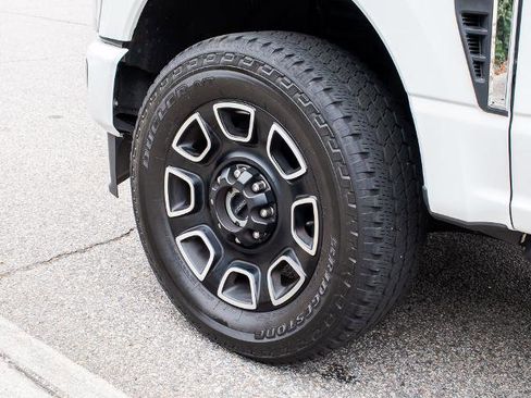 Certified 2024 Ford F350 Platinum image 5