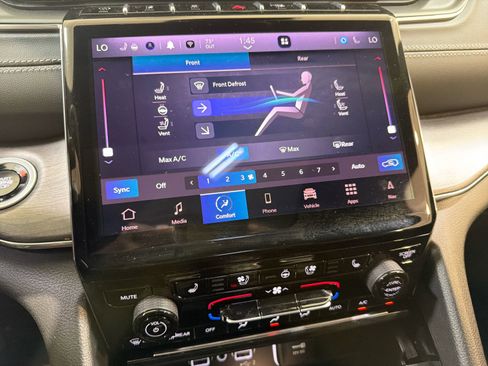 Used 2025 Jeep Grand Cherokee L Overland AWD/4WD image 20