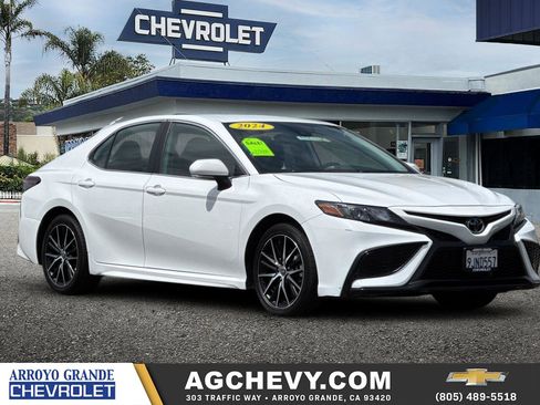 Used 2024 Toyota Camry SE w/ Convenience Package FWD image 1