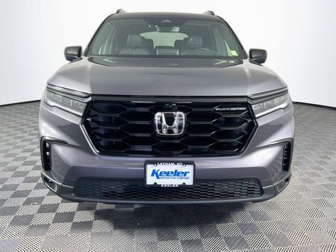 Certified 2025 Honda Pilot Black Edition image 11