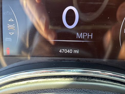 Used 2022 Jeep Grand Cherokee Limited w/ Tech Group RWD image 18