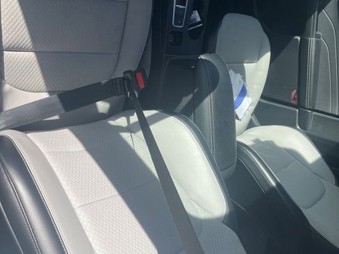 Used 2024 Ford Escape SE image 11