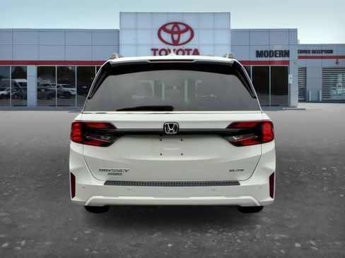 Used 2025 Honda Odyssey Elite image 5