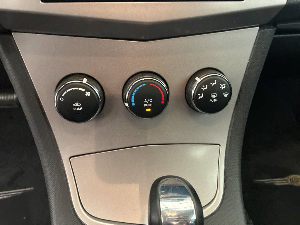 Used 2010 Chrysler Sebring Touring FWD image 14