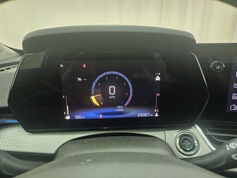Used 2025 Chevrolet Trax LT w/ LT Convenience Package FWD image 26