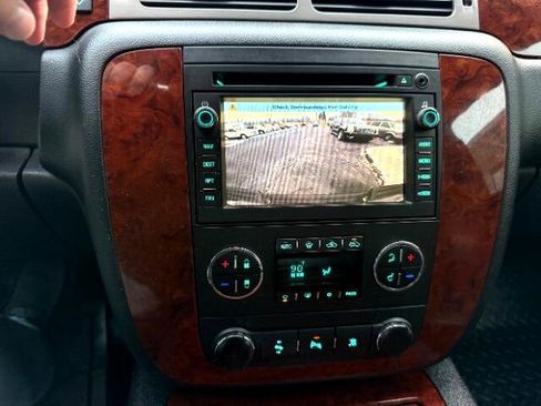 Used 2011 Chevrolet Avalanche LTZ image 30