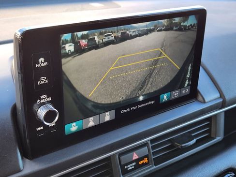 Used 2023 Honda Pilot Touring image 17