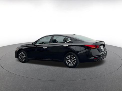 Used 2025 Nissan Altima 2.5 SV image 10