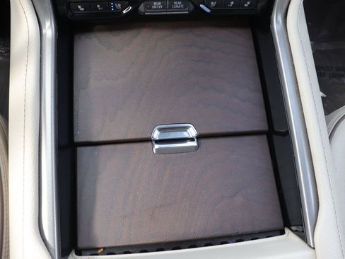Used 2024 GMC Yukon XL Denali RWD image 40