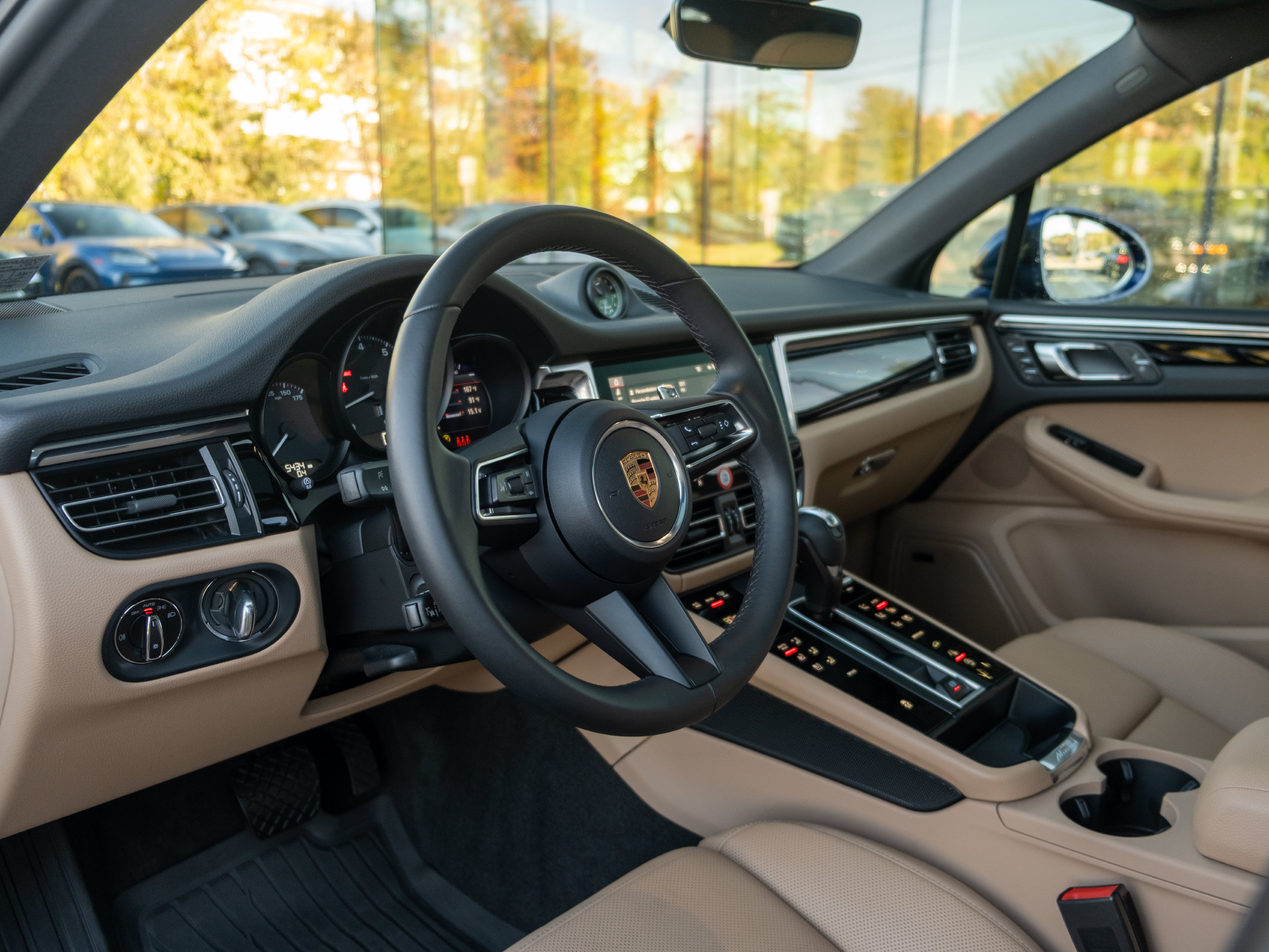 Certified 2026 Porsche Macan AWD/4WD image 4