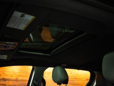 Used 2024 Toyota Sienna XSE w/ XSE Plus Package FWD image 24