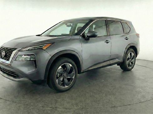Used 2025 Nissan Rogue SV AWD/4WD image 3