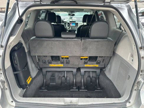 Used 2012 Toyota Sienna SE FWD image 23