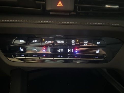 Used 2023 Buick Envision Essence w/ Technology Package I image 27