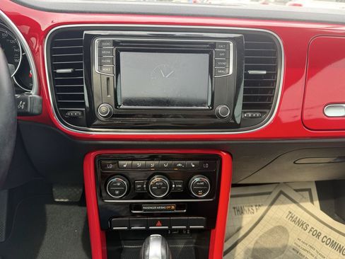 Used 2019 Volkswagen Beetle 2.0T SE FWD image 17