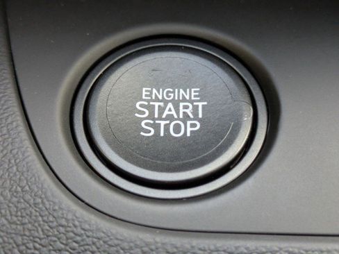 Used 2025 Hyundai Elantra SEL image 25