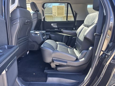 Used 2025 Ford Expedition Max Platinum image 34