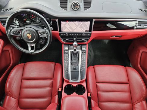 Used 2021 Porsche Macan Turbo image 24