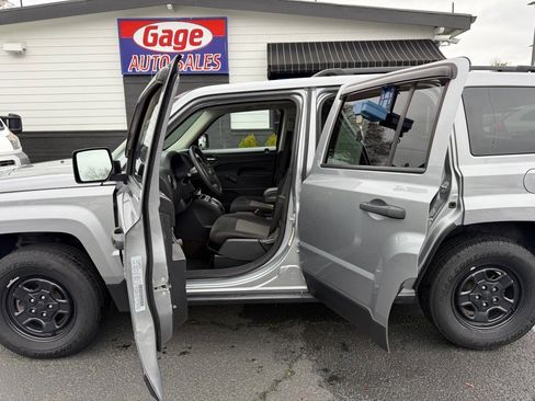 Used 2017 Jeep Patriot Sport image 17