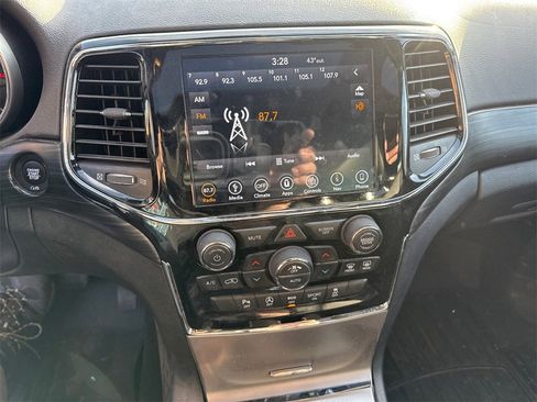 Used 2019 Jeep Grand Cherokee Altitude image 17