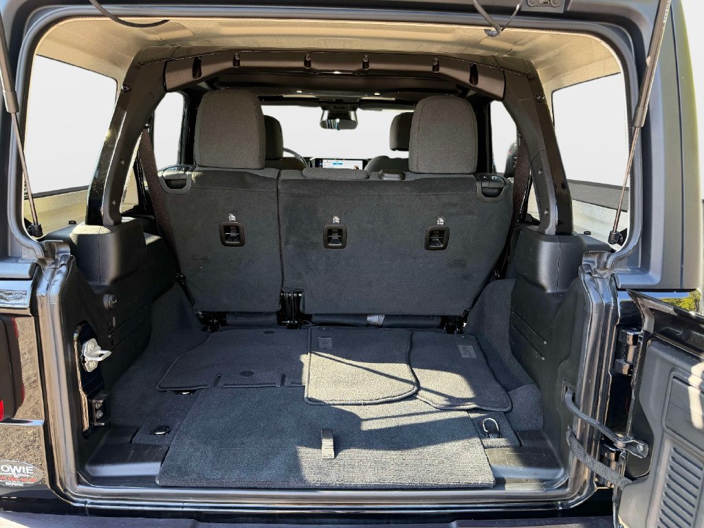 Used 2026 Jeep Wrangler Unlimited Rubicon AWD/4WD image 11