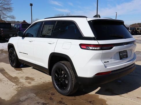 New 2026 Jeep Grand Cherokee Laredo image 28