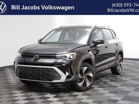 New 2026 Volkswagen Taos SE image 1