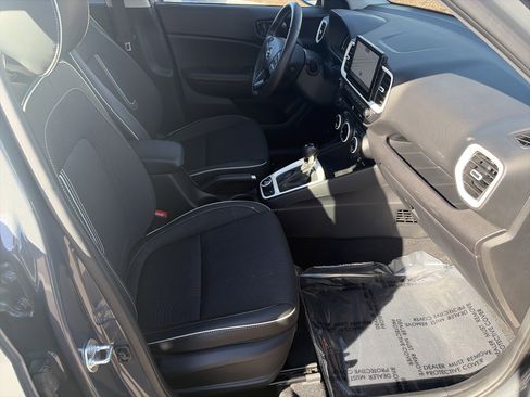 Certified 2025 Hyundai Venue Limited FWD image 22