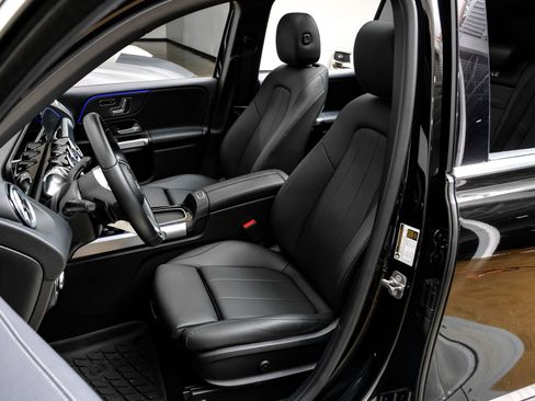 Used 2024 Mercedes-Benz GLB 250 w/ Exclusive Package image 32