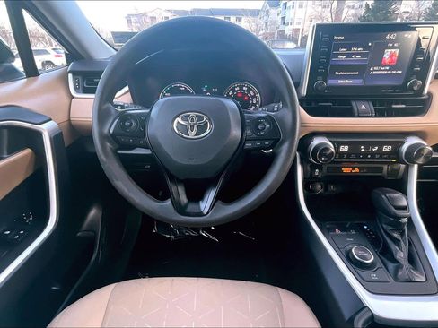 Used 2021 Toyota RAV4 XLE image 5