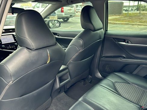 Used 2018 Toyota Camry SE image 16