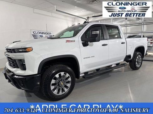 Used 2024 Chevrolet Silverado 2500 Custom w/ Custom Value Package image 5