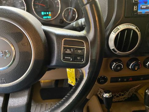 Used 2013 Jeep Wrangler Unlimited Rubicon w/ Connectivity Group AWD/4WD image 31