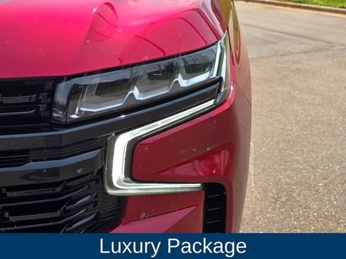 Used 2023 Chevrolet Suburban RST w/ Sport Performance Package AWD/4WD image 8