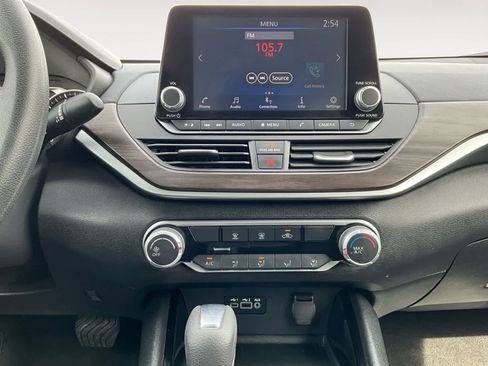 Used 2024 Nissan Altima 2.5 SV image 16