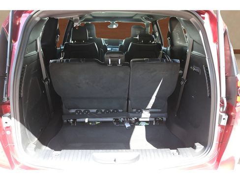 Used 2021 Chrysler Pacifica Limited w/ Uconnect Theater Family Group AWD/4WD image 18