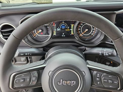 New 2025 Jeep Gladiator Sport image 27