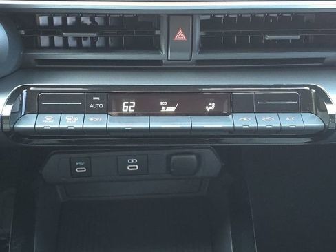 Used 2024 Toyota Prius Limited image 29