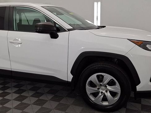 Used 2022 Toyota RAV4 LE image 6