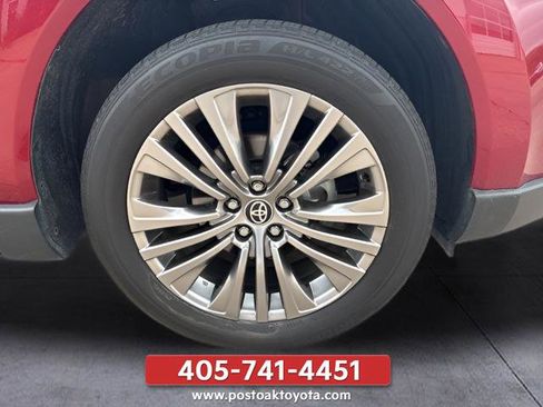 Used 2024 Toyota Venza Limited AWD/4WD image 7